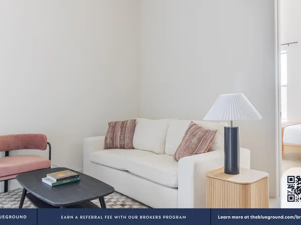 131 Greenpoint Avenue image 4 of 25