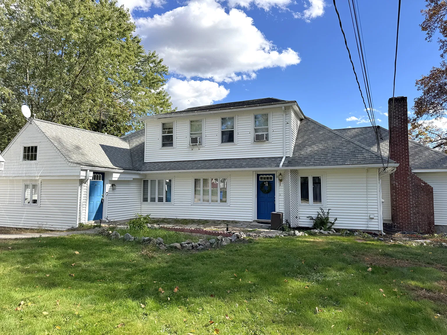 4 bed, 2400 sqft, $2,600 — Photo 2