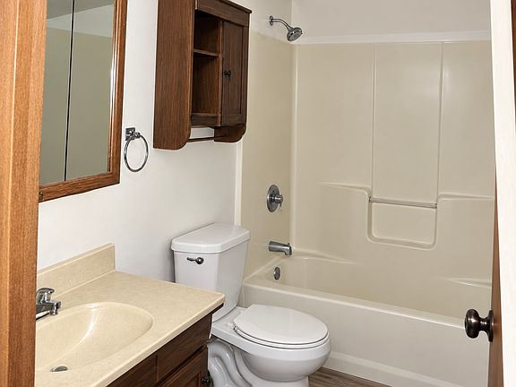 4th image of 155 Fredonia Ave APT 6