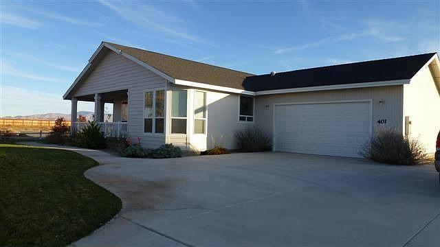 2nd image of 401 Terrace Ln