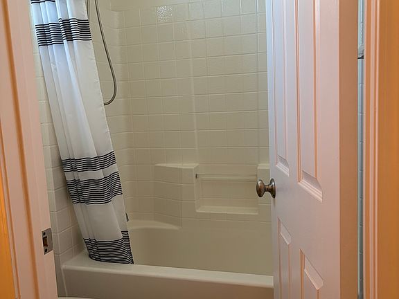 5th image of 4702 Laurel Ridge Dr #A