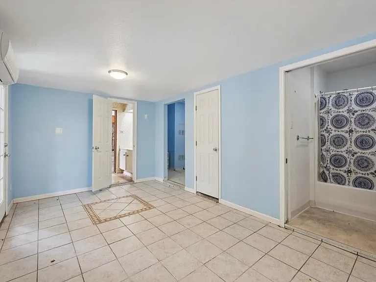 5710 Glasgow Ln — Photo 23