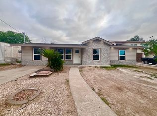 304 E 11th St, Del Rio, TX 78840