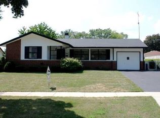 678 Crest Ave, Elk Grove Village, IL 60007