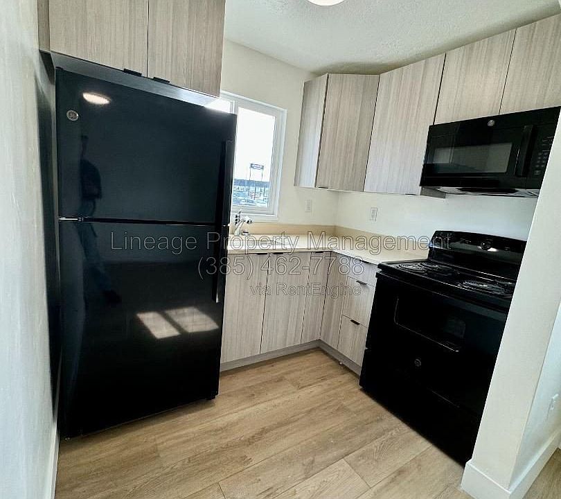 1st image of 420 W 20th St #1