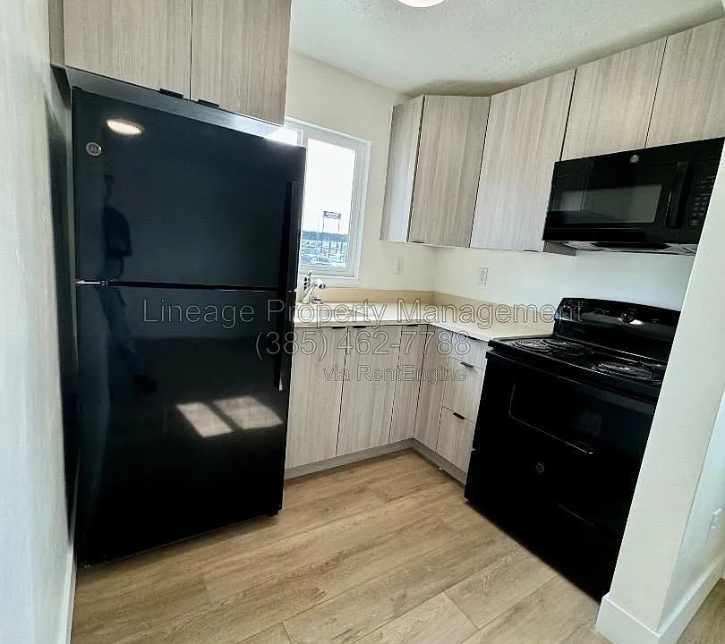 420 W 20th St #1