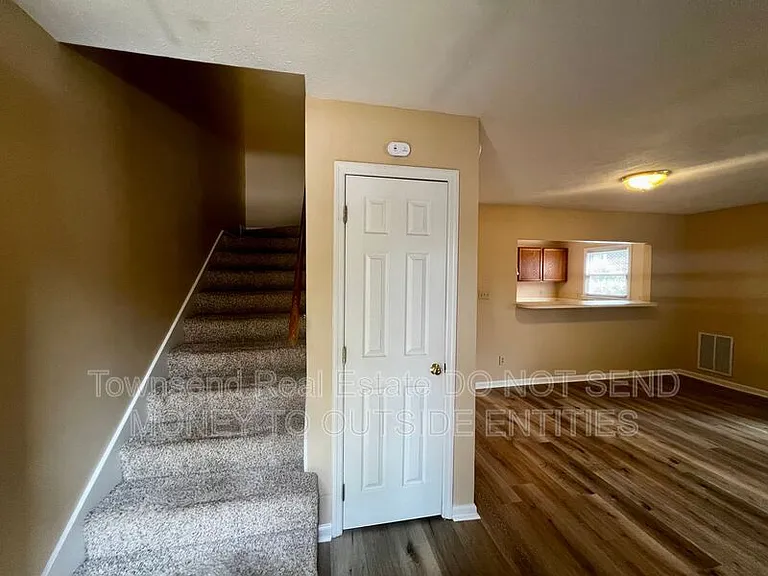1027-2 Ancestry Dr — Photo 8