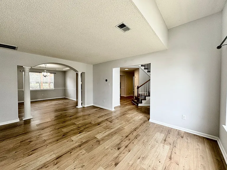 2424 Seven Kings Rd — Photo 9