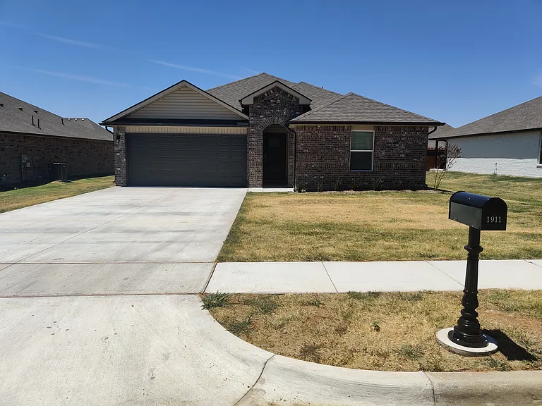 1911 Mesa Ave — Photo 1