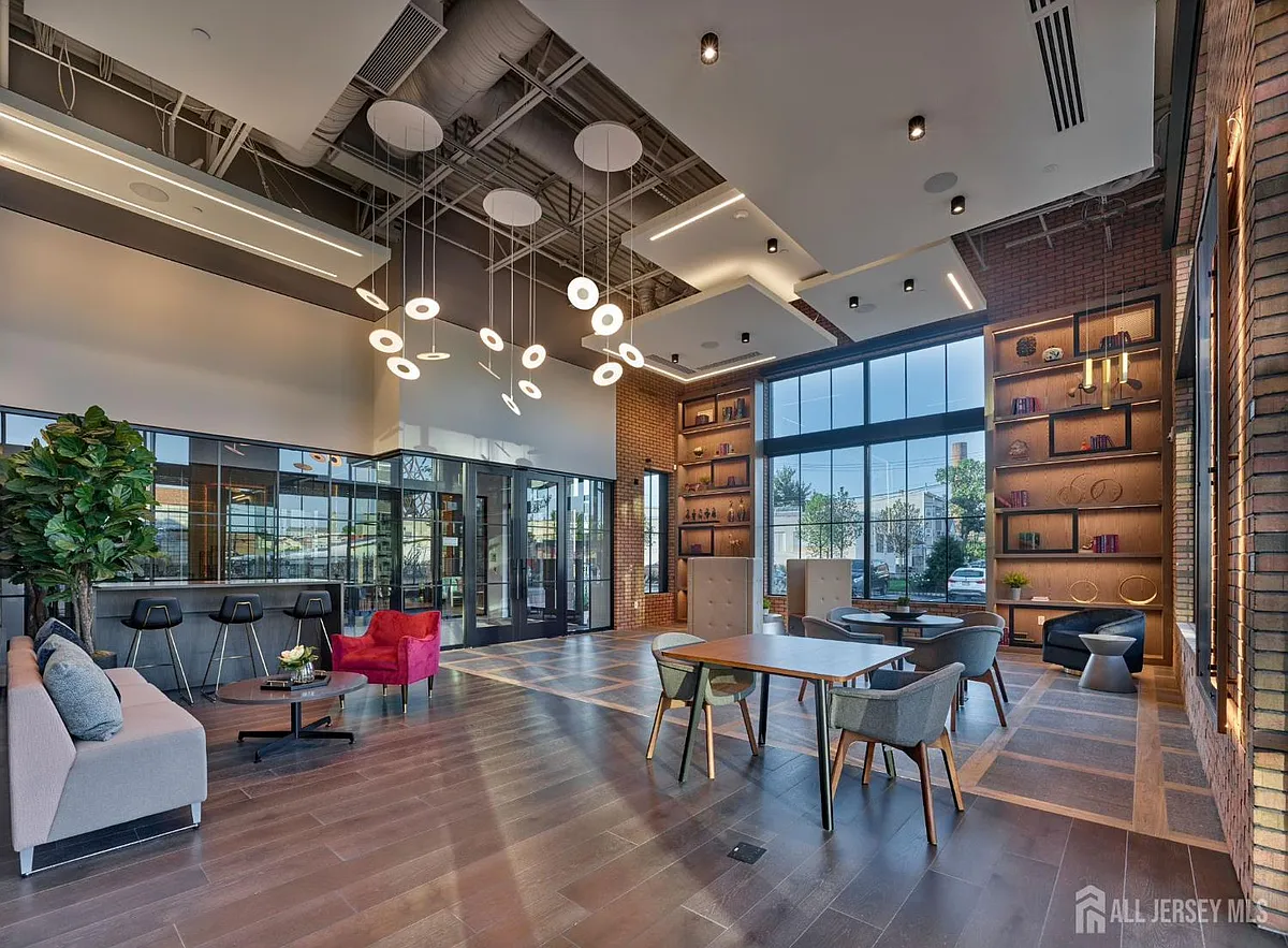 Building Photo - 400 Willow Ave #405