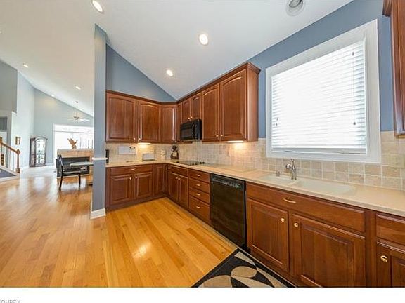 4th image of 405 E Inverness Dr