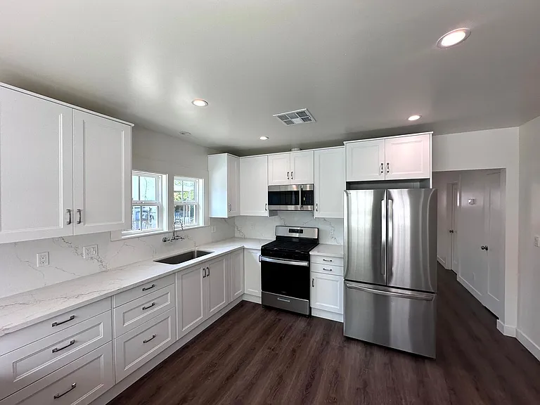 1456-1460 N. Ricardo St. — Photo 7