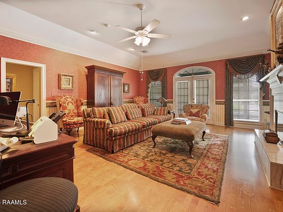 2nd image of 302 Eastwood Dr