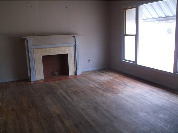 2nd image of 817 Truman Ave