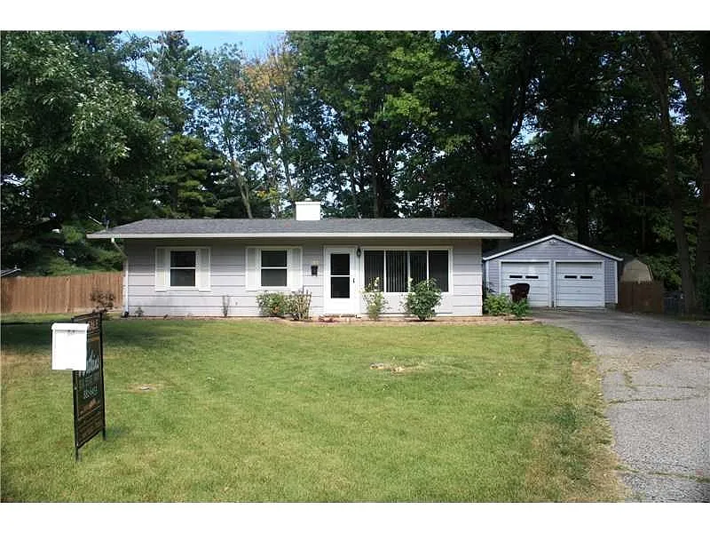 210 Crestwood Dr photo 1