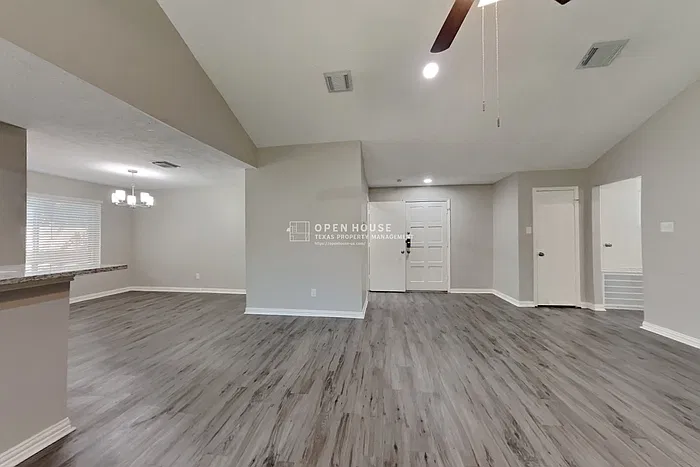 3 bed, 2.0 bath, 1707 sqft, $1,840 — Photo 4