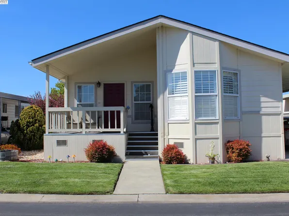 977 Northfield Dr, Hayward, CA 94544