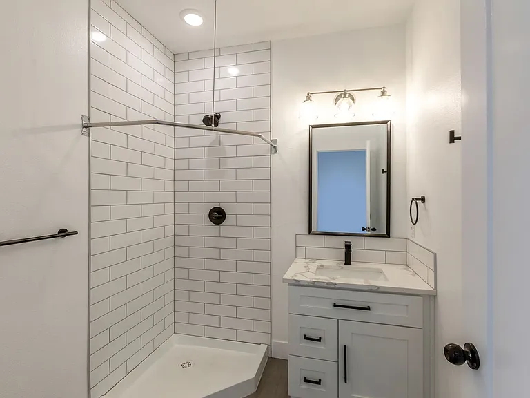 1814 E Carol St — Photo 17