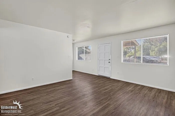 2209 W Belmont Ave #5 — Photo 2