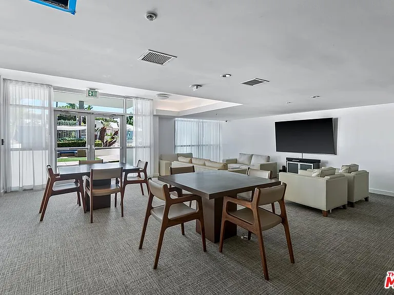 13700 Marina Pointe Dr #327 — Photo 25