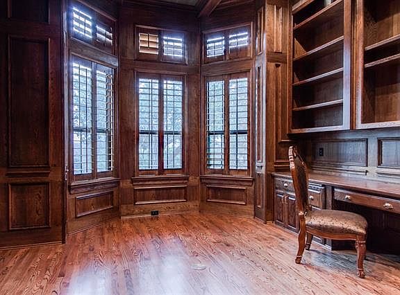 5th image of 680 Oakmont Ct