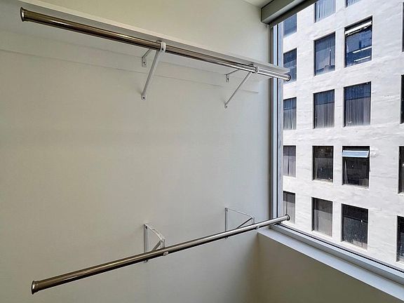 5th image of 314 W 6th St #601