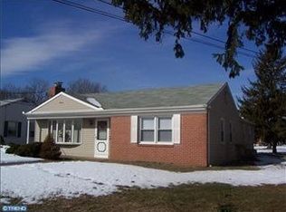 19 Collins Ln, Maple Shade, NJ 08052