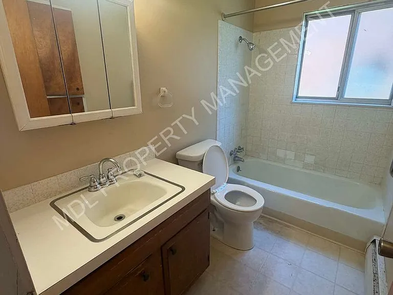 2225 Weiss — Photo 10