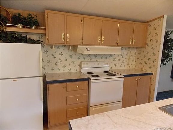 3rd image of 551 Lakedale Dr