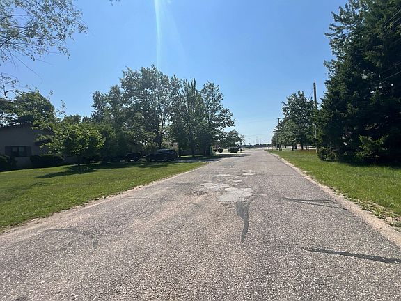 3rd image of 606 George St