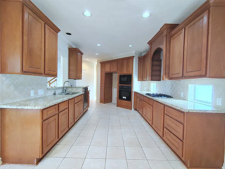 5606 Grandwood Ln — Photo 12