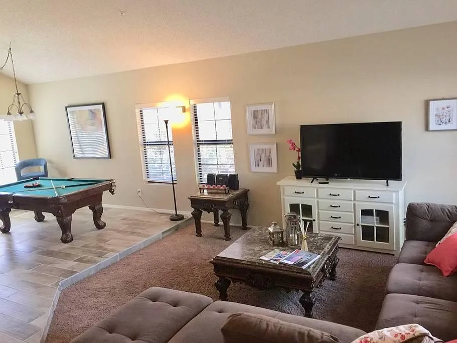 4 bed, 2628 sqft, $3,995 — Photo 3