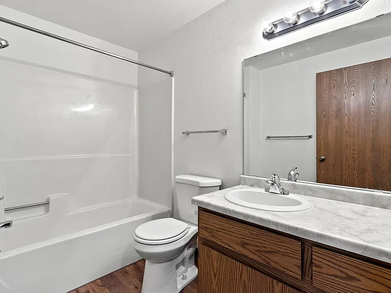 Roland Lane Apartments — Photo 31