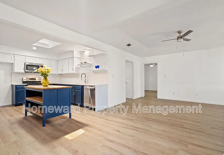 1401 Landmark Ct — Photo 6
