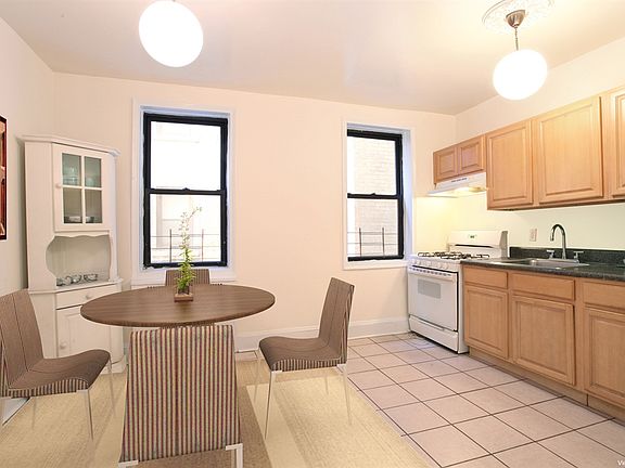 5th image of 221 E 18th St APT 2E