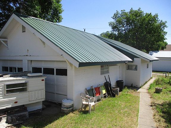 4th image of 109 N Maple St