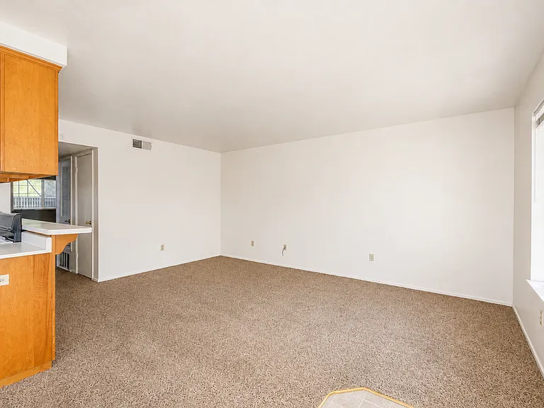 480 Manzanita Ave — Photo 9