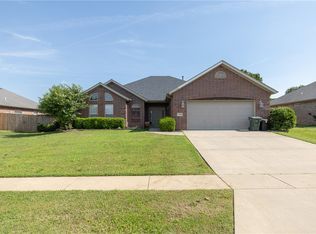 4750 W Homespun Dr, Fayetteville, AR 72704