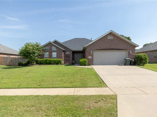 4750 W Homespun Dr, Fayetteville, AR 72704