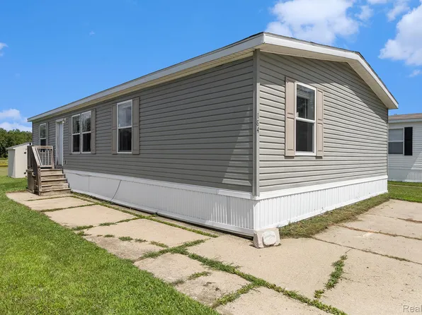 184 Pheasant Ct, Grand Blanc, MI 48439