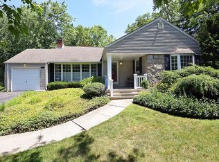 50 Rockhill Rd, East Hills, NY 11577