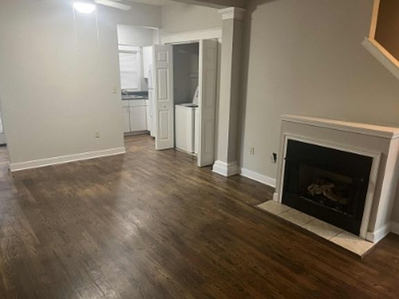 3rd image of 925 Greenwood Ave NE APT D