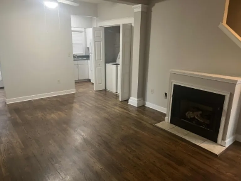 925 Greenwood Ave NE #D — Photo 3