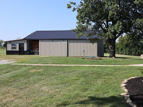 3rd image of 1606 Old Chillicothe Rd SE