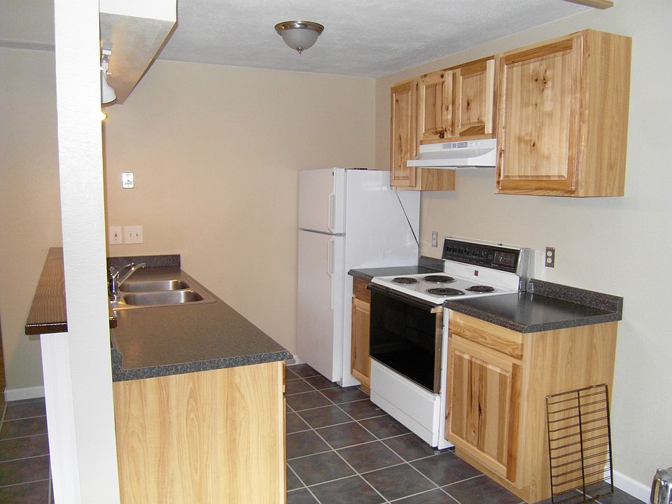 Kitchen and bar area
