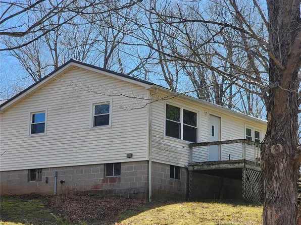 15 Pierre Rd, Carbondale, IL 62903