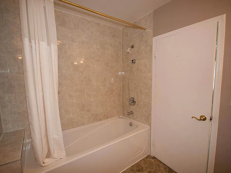 555 Stevens Dr — Photo 11
