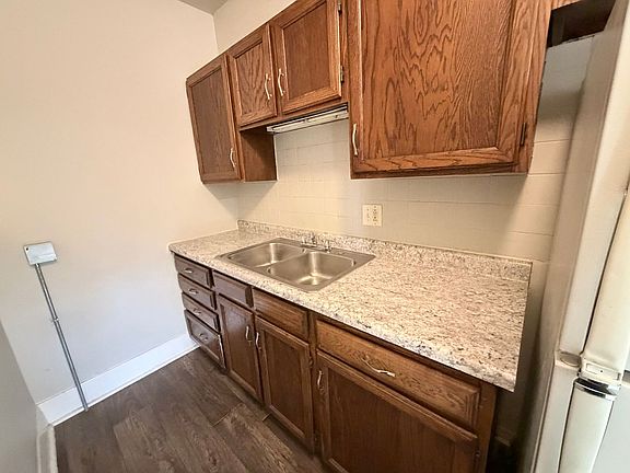 5th image of 305 21st St