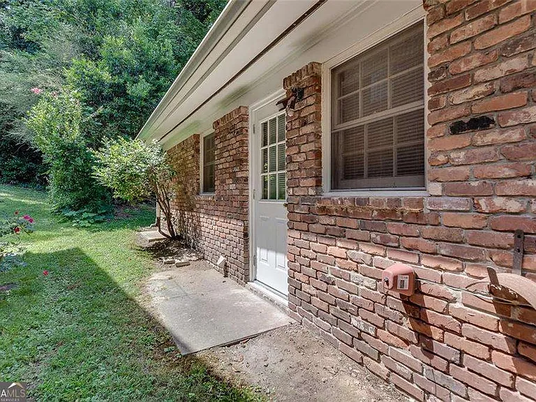 799 Marstevan Dr NE — Photo 48