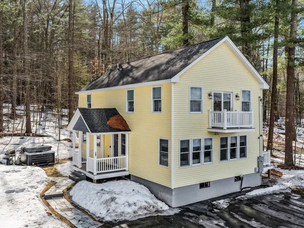 29 Beaver Lake Avenue, Derry, NH 03038